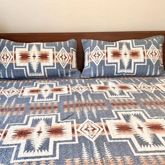 Pendleton King Size Harding Coverlet in Denim with Matching Shams - Picture 5 of 8